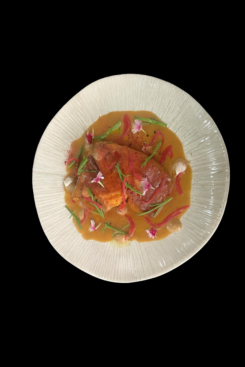 Postre con pétalos de rosa y maridaje de vino